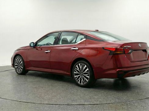 Used 2025 Nissan Altima 2.5 SV image 5