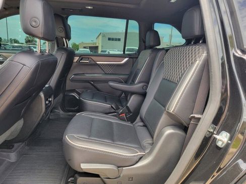 Used 2025 GMC Acadia Denali w/ Super Cruise Package FWD image 27