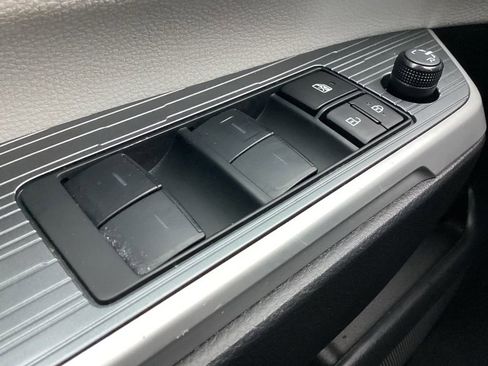 Used 2025 Toyota Sienna LE image 21