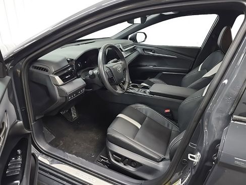 Used 2025 Toyota Camry SE image 28