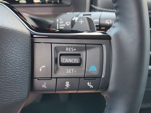 Used 2025 Nissan Rogue SL w/ Tech Package FWD image 31