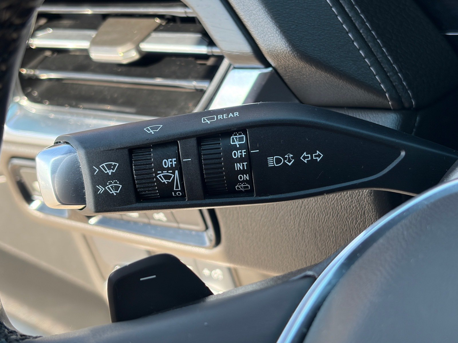 Used 2025 GMC Yukon XL Denali RWD image 25