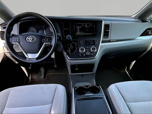 Used 2015 Toyota Sienna LE FWD image 7