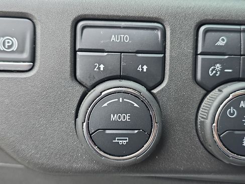 Used 2025 Chevrolet Silverado 1500 LTZ AWD/4WD image 26