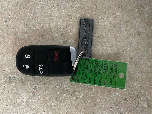 Used 2017 Chrysler 300 C Platinum image 29