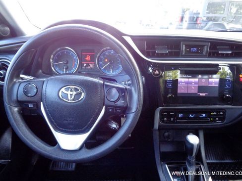 Used 2018 Toyota Corolla LE FWD image 10