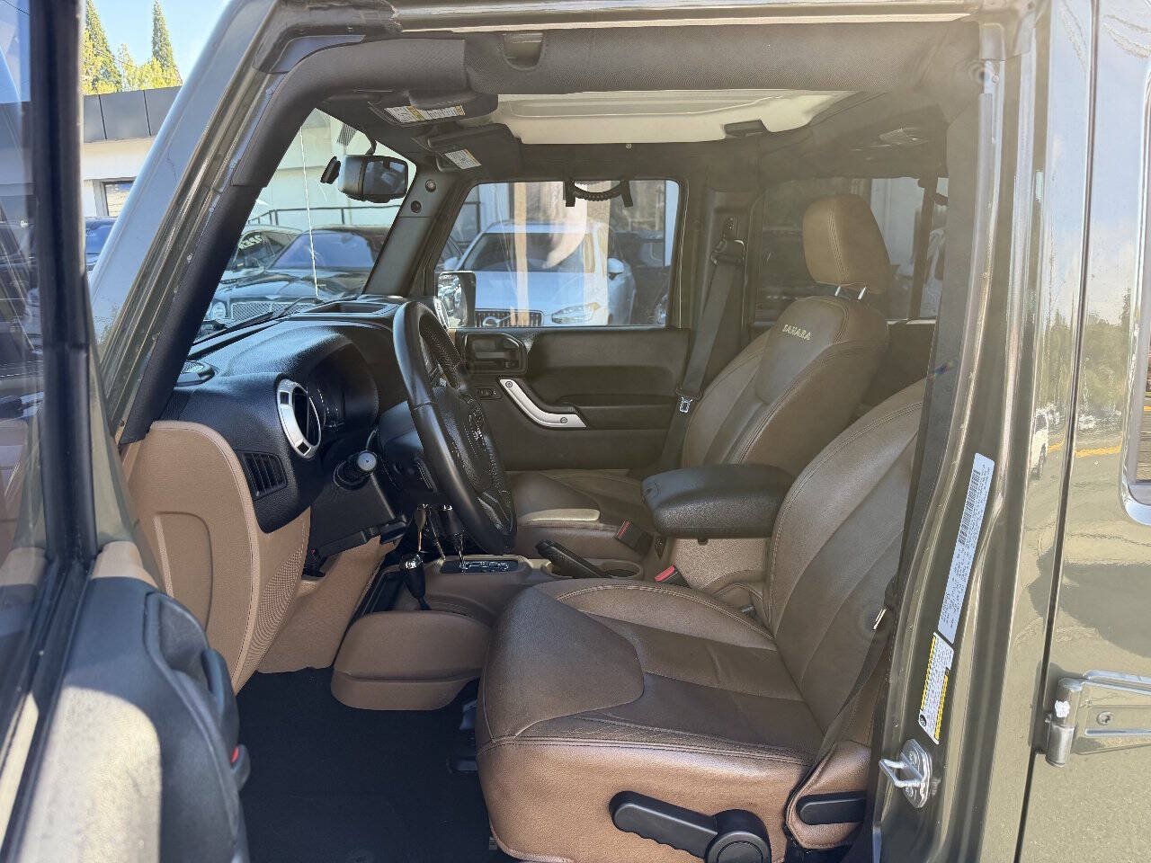 Used 2015 Jeep Wrangler Unlimited Sahara w/ Max Tow Package AWD/4WD image 33