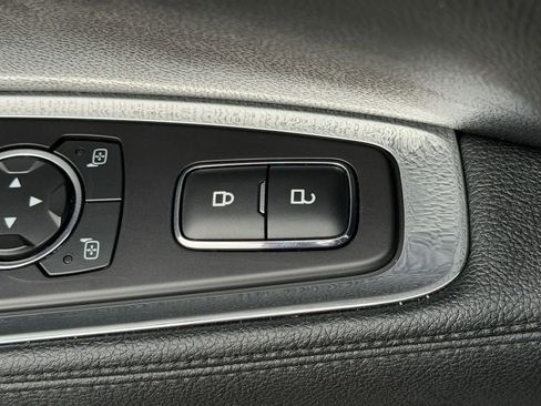 Used 2017 Lincoln Continental Premiere FWD image 14