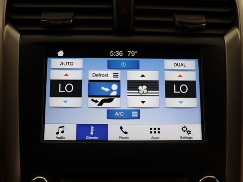Used 2018 Ford Fusion SE w/ Fusion SE Technology Package FWD image 24