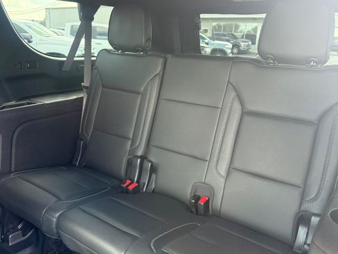 Used 2023 GMC Yukon XL Denali AWD/4WD image 13