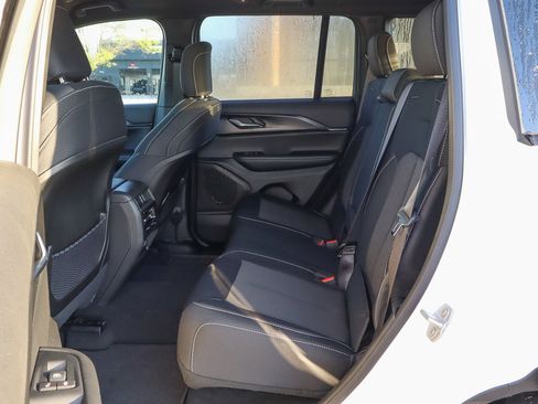 New 2025 Jeep Grand Cherokee Laredo w/ Luxury Tech Group I image 14