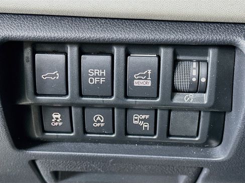 Used 2022 Subaru Forester Limited AWD/4WD image 17