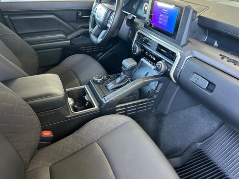 Certified 2025 Toyota Tacoma SR5 AWD/4WD image 14