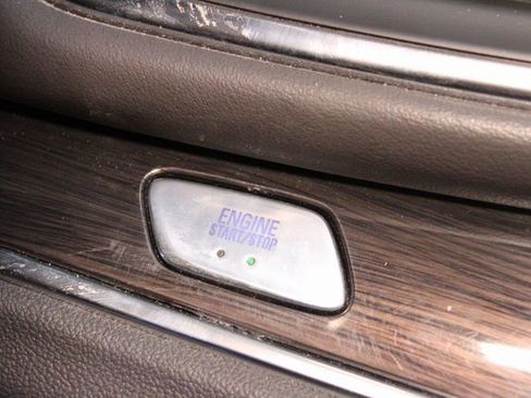 Used 2022 Buick Enclave Essence image 25