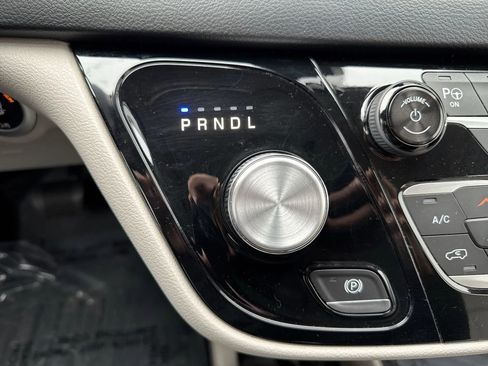 Used 2018 Chrysler Pacifica Touring-L Plus w/ Advanced Safetytec Group image 23