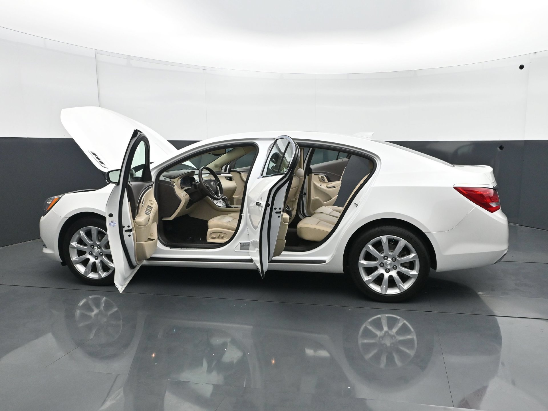 Used 2016 Buick LaCrosse Premium w/ Driver Confidence Package #1 FWD image 28