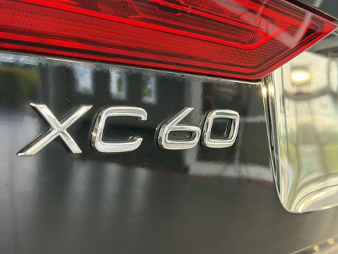Used 2020 Volvo XC60 T5 Momentum w/ Protection Package Premier FWD image 34