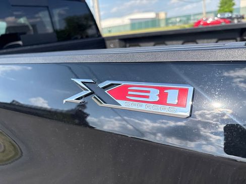 New 2026 GMC Sierra 1500 SLT w/ SLT Premium Package AWD/4WD image 11