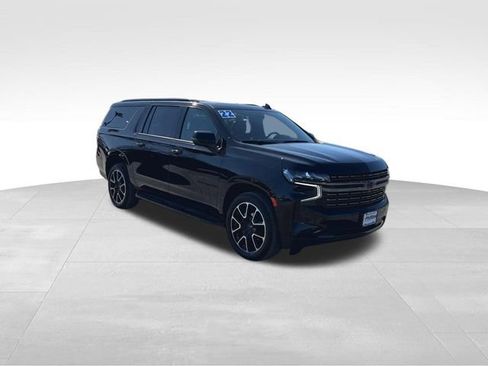 Used 2022 Chevrolet Suburban RST w/ Sport Performance Package AWD/4WD image 2