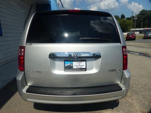 Used 2010 Dodge Grand Caravan SXT FWD image 6