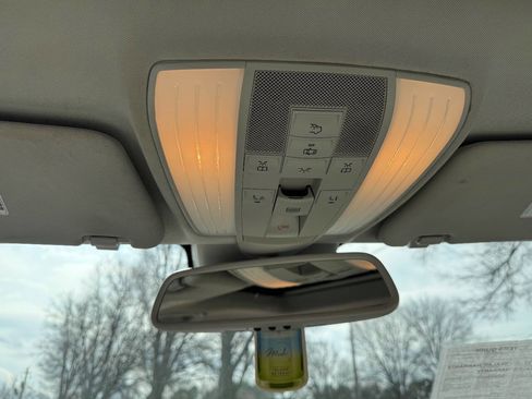 Used 2014 Mercedes-Benz E 550 4MATIC Sedan image 20