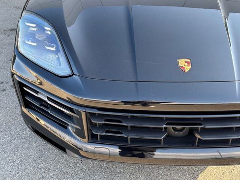Certified 2024 Porsche Cayenne AWD/4WD image 19