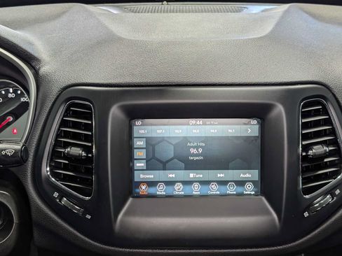 Used 2020 Jeep Compass Latitude w/ Cold Weather Group AWD/4WD image 18