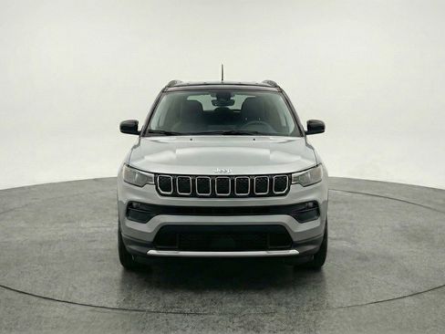 Used 2025 Jeep Compass Limited AWD/4WD image 2
