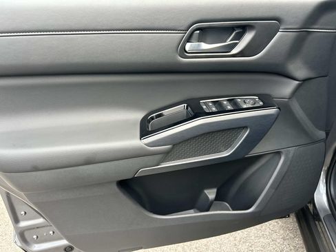 New 2026 Nissan Pathfinder SL FWD image 19