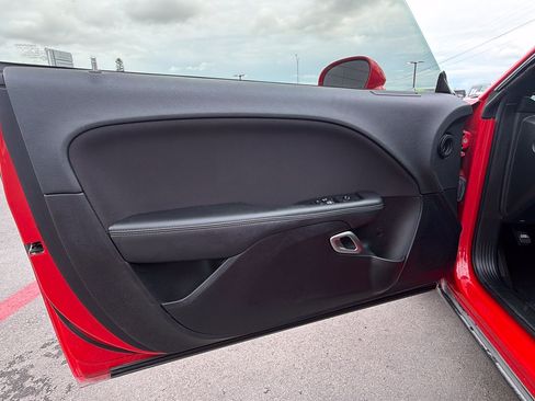 Used 2019 Dodge Challenger SXT w/ Driver Convenience Group RWD image 9