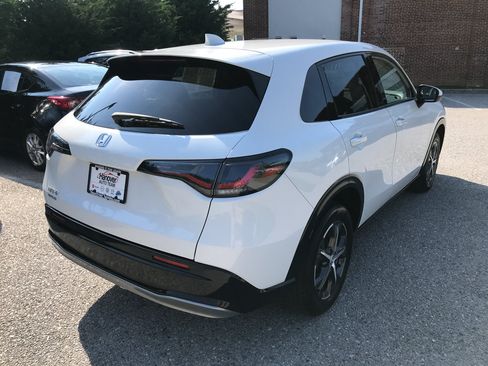 Used 2023 Honda HR-V EX-L image 8