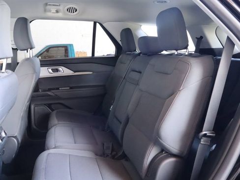 Used 2025 Ford Explorer Active RWD image 38