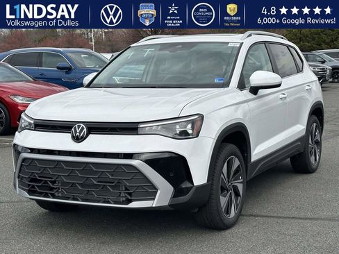 New 2026 Volkswagen Taos SE image 3