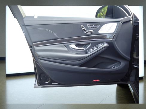 Used 2020 Mercedes-Benz S 560 4MATIC Sedan w/ AMG Line Exterior image 22