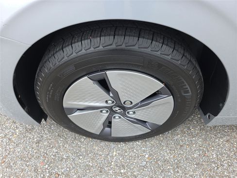 Used 2020 Hyundai Ioniq SE image 12