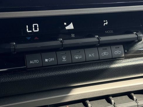 Used 2025 Toyota Tundra SR5 AWD/4WD image 17