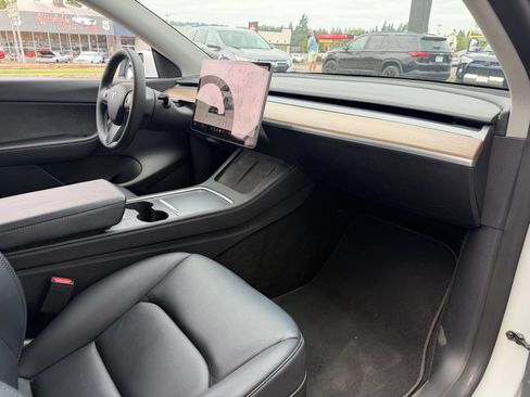 Used 2022 Tesla Model Y Performance AWD/4WD image 23