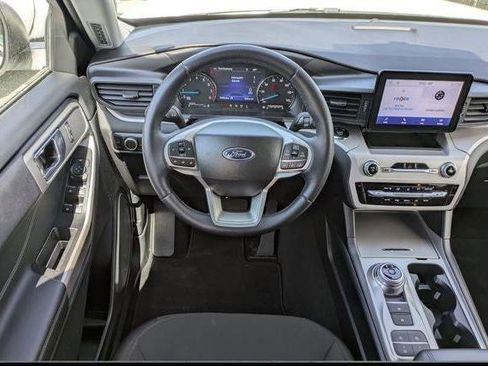 Used 2024 Ford Explorer XLT image 24