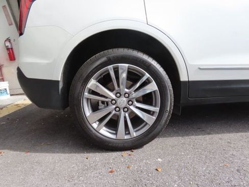 Certified 2025 Cadillac XT5 Premium Luxury image 9