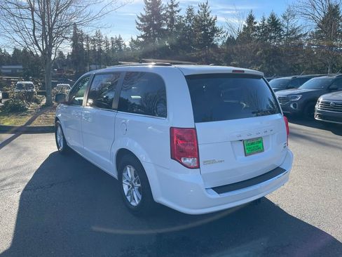 Used 2019 Dodge Grand Caravan SXT image 5