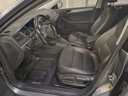 Used 2017 Volkswagen Jetta SE FWD image 14