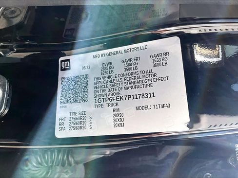 Certified 2023 GMC Canyon Denali w/ Denali Black Edition image 36