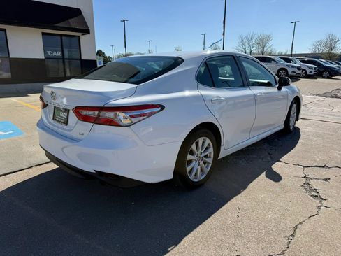 Used 2018 Toyota Camry LE image 15