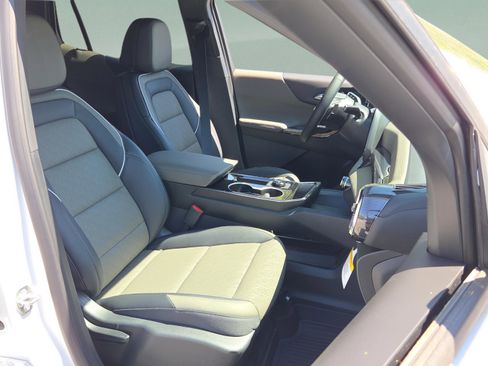 New 2026 Chevrolet Equinox LT w/ Convenience Package II FWD image 25