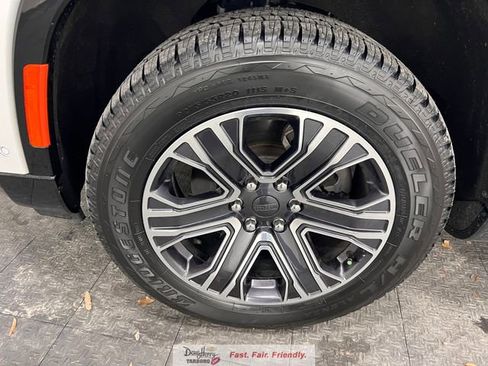 Used 2024 Jeep Wagoneer 4WD w/ Premium Group I image 21