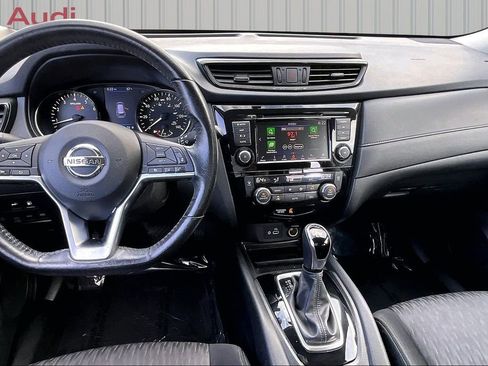 Used 2018 Nissan Rogue SV w/ Premium Package AWD/4WD image 7