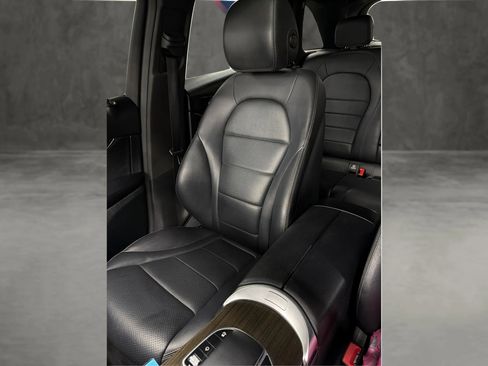 Used 2020 Mercedes-Benz GLC 300 image 34