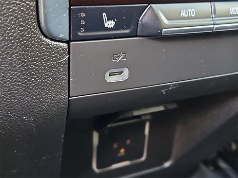 Certified 2022 Chevrolet Tahoe Z71 w/ Luxury Package image 24