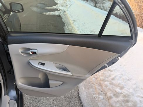 Used 2013 Toyota Corolla LE Special Edition image 23