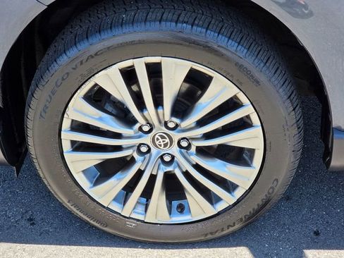 Used 2021 Toyota Venza XLE w/ Softex Package AWD/4WD image 18